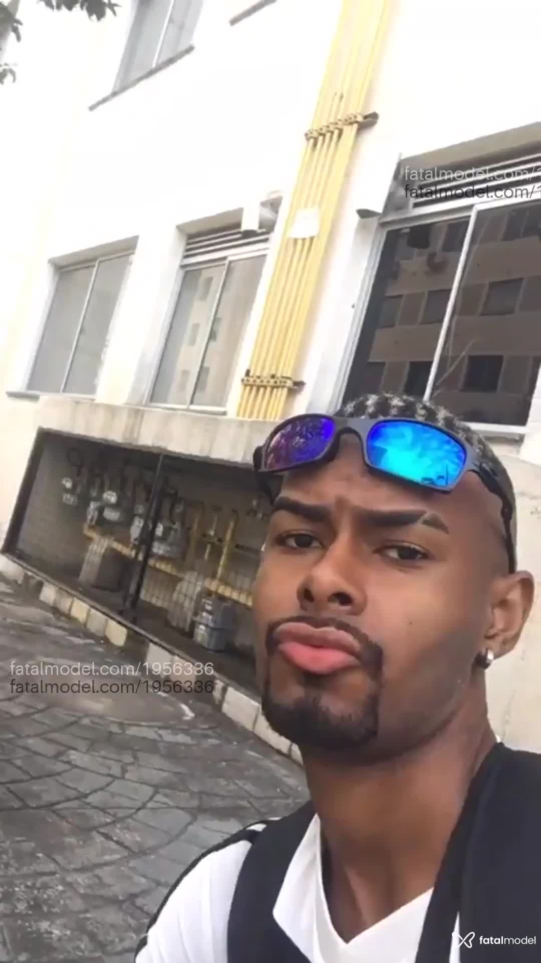 Acompanhante homem morena (o) de olhos pretos em Rio de Janeiro - SALLES