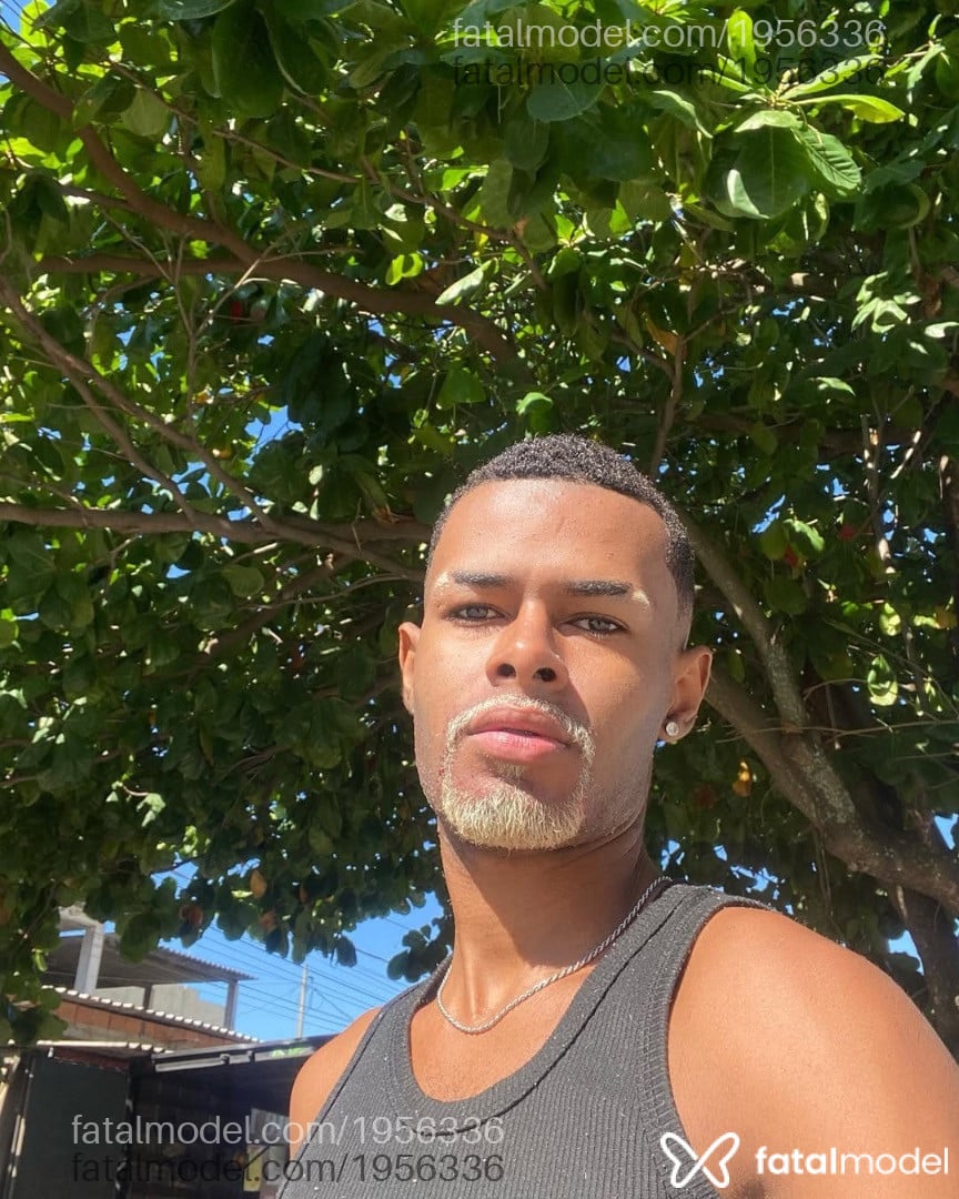 Acompanhante homem morena (o) de olhos pretos em Rio de Janeiro - SALLES
