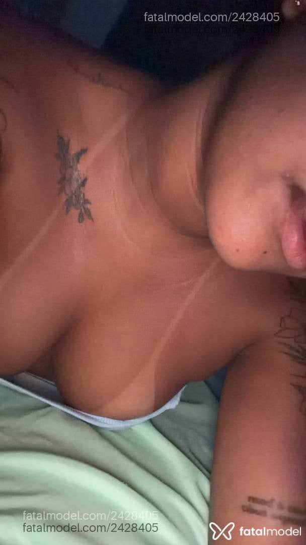 Acompanhante mulher morena (o) de olhos castanhos - Luísa Castro