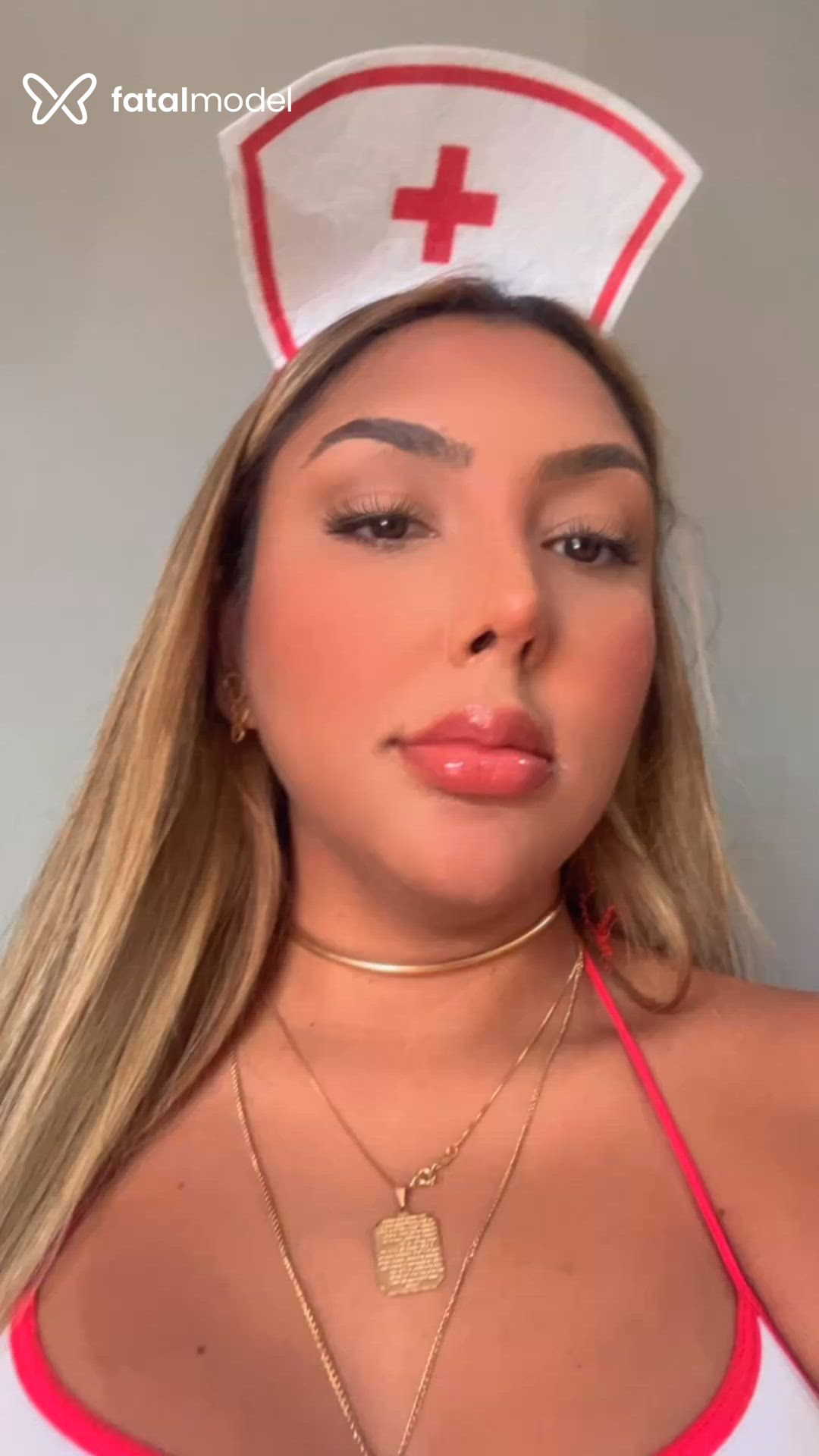 Acompanhante mulher loira (o) de olhos castanhos - Mylena Santos