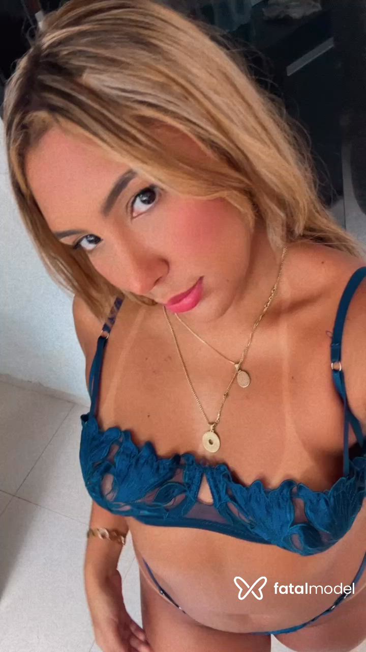 Acompanhante mulher loira (o) de olhos castanhos - Mylena Santos