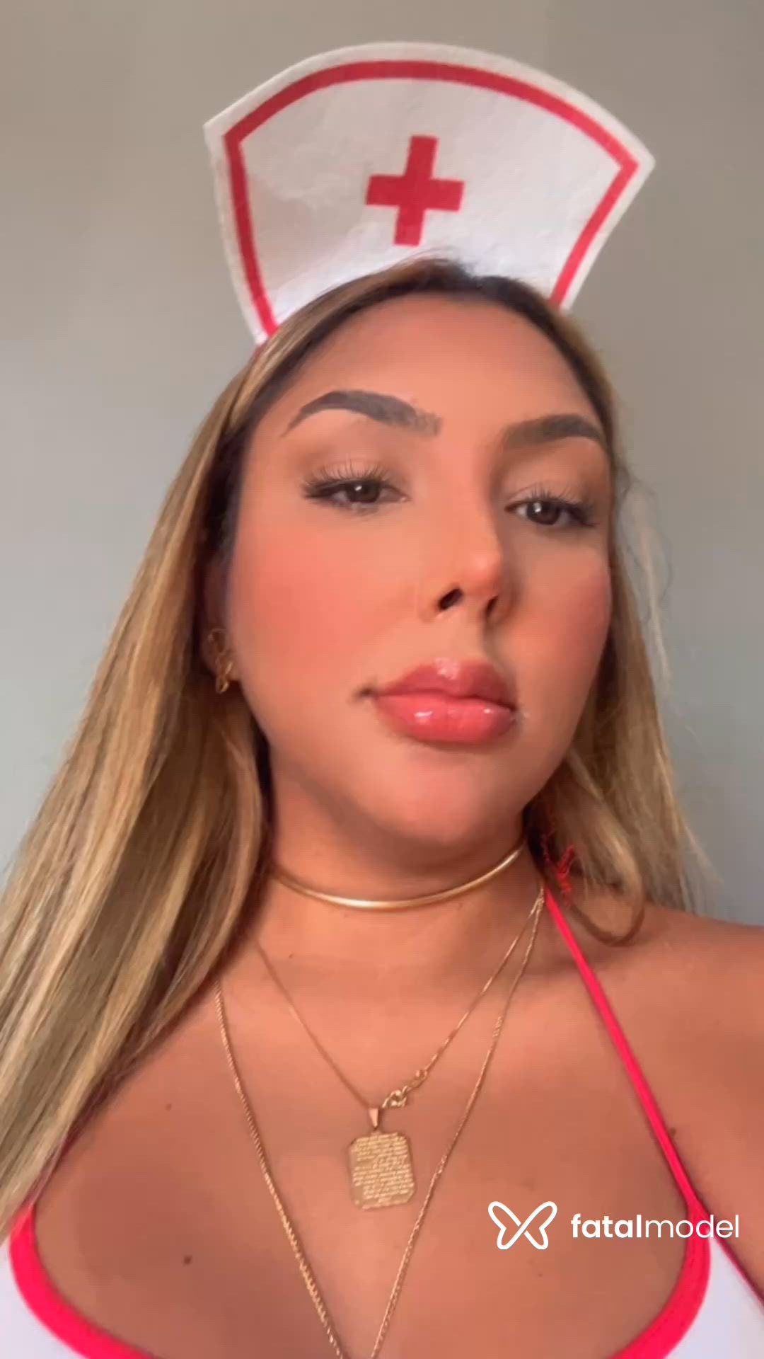 Acompanhante mulher loira (o) de olhos castanhos - Mylena Santos