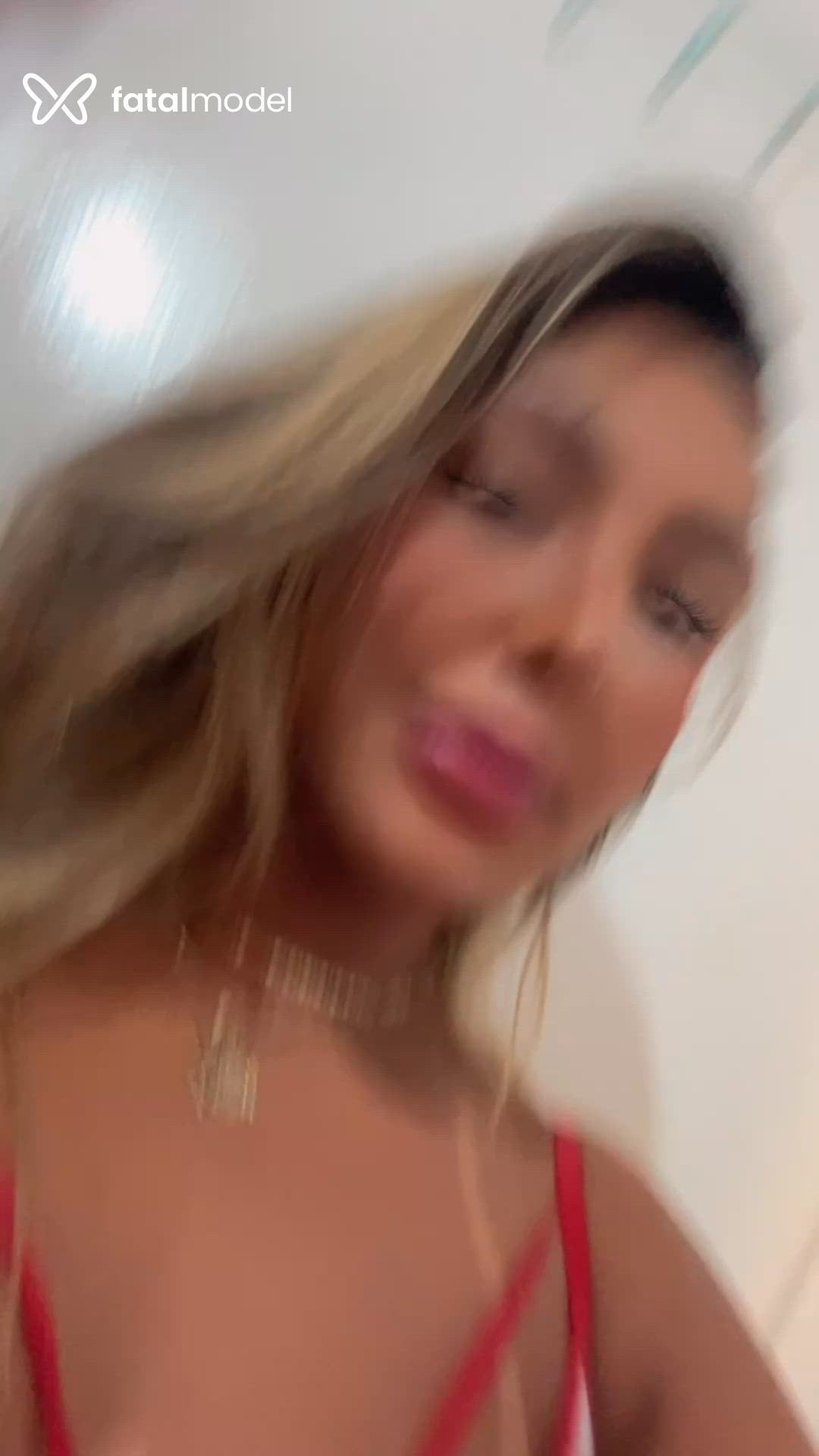 Acompanhante mulher loira (o) de olhos castanhos - Mylena Santos