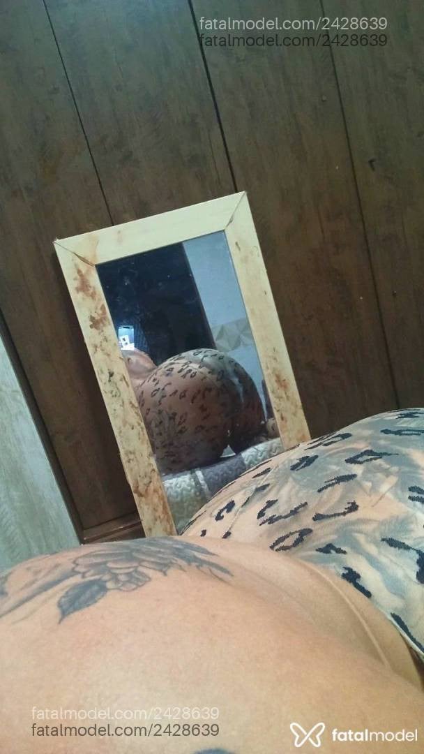 Acompanhante mulher morena (o) de olhos verdes - Lari