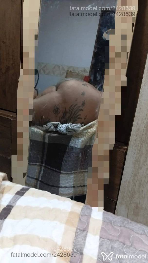 Acompanhante mulher morena (o) de olhos verdes - Lari