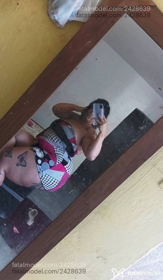 Acompanhante mulher morena (o) de olhos verdes - Lari