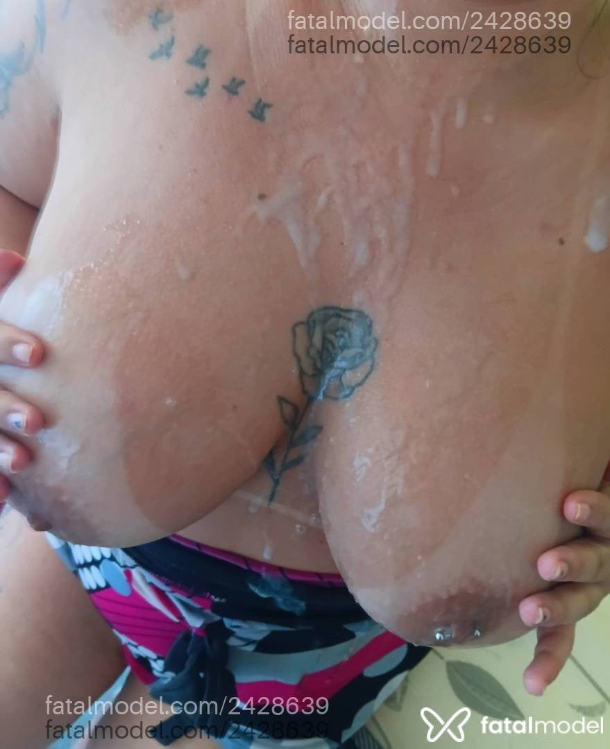 Acompanhante mulher morena (o) de olhos verdes - Lari