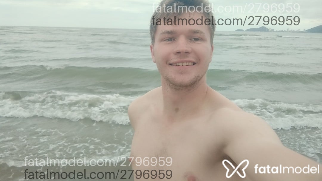 Acompanhante homem loira (o) de olhos verdes - Polaco
