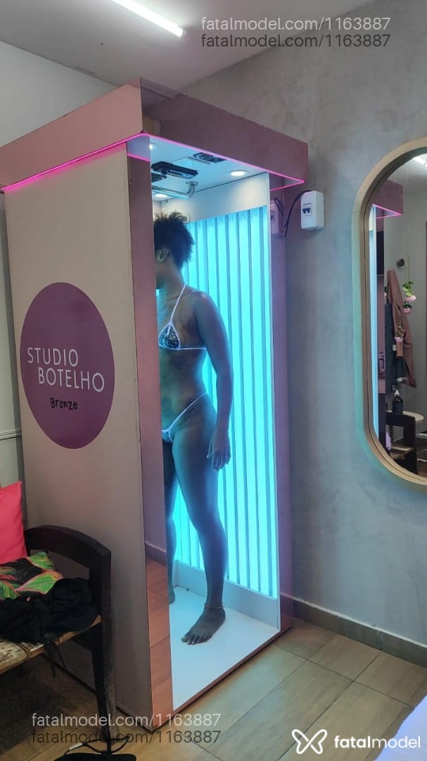 Acompanhante mulher com cabelo castanho de olhos castanhos em Aperibé Acompanhante mulher com cabelo castanho de olhos castanhos em Aperibé - Melissa
