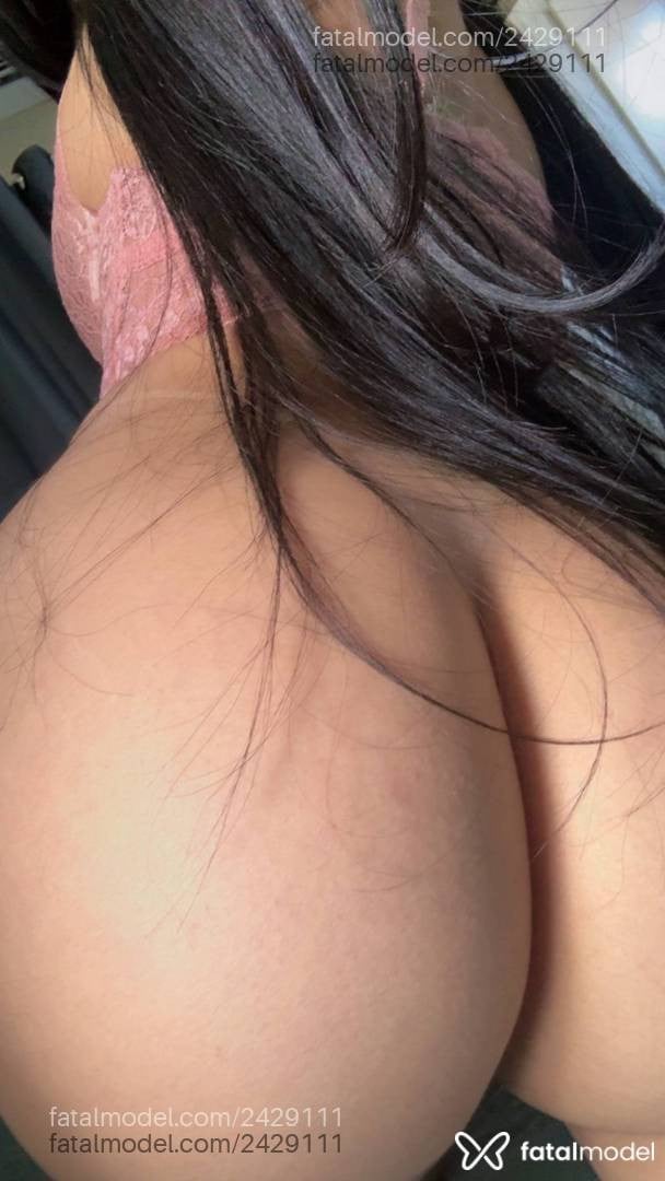 Acompanhante mulher morena (o) de olhos pretos - Beatriz