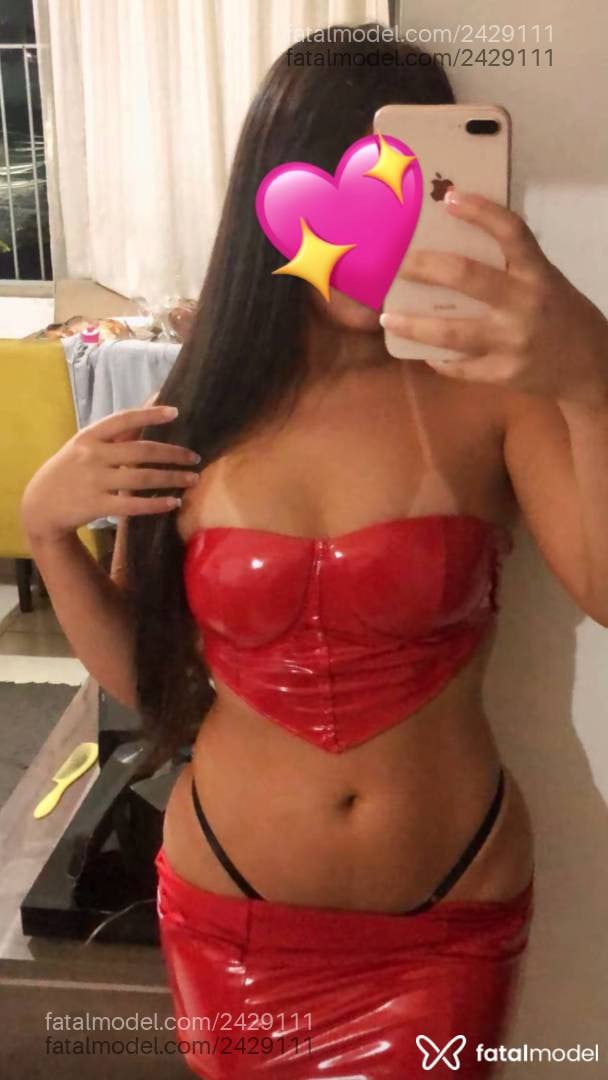 Acompanhante mulher morena (o) de olhos pretos - Beatriz