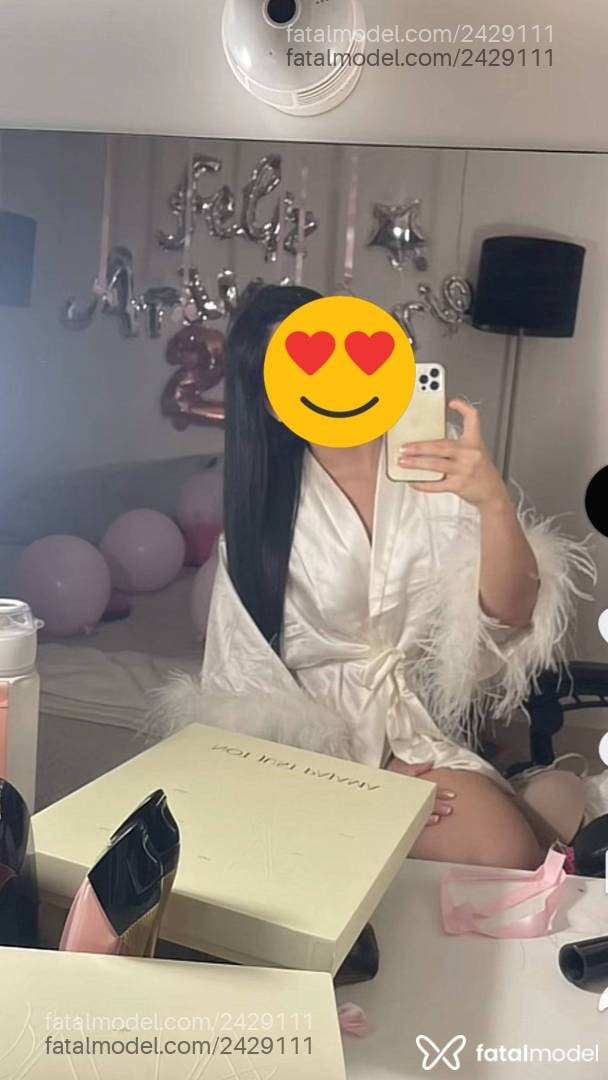 Acompanhante mulher morena (o) de olhos pretos - Beatriz