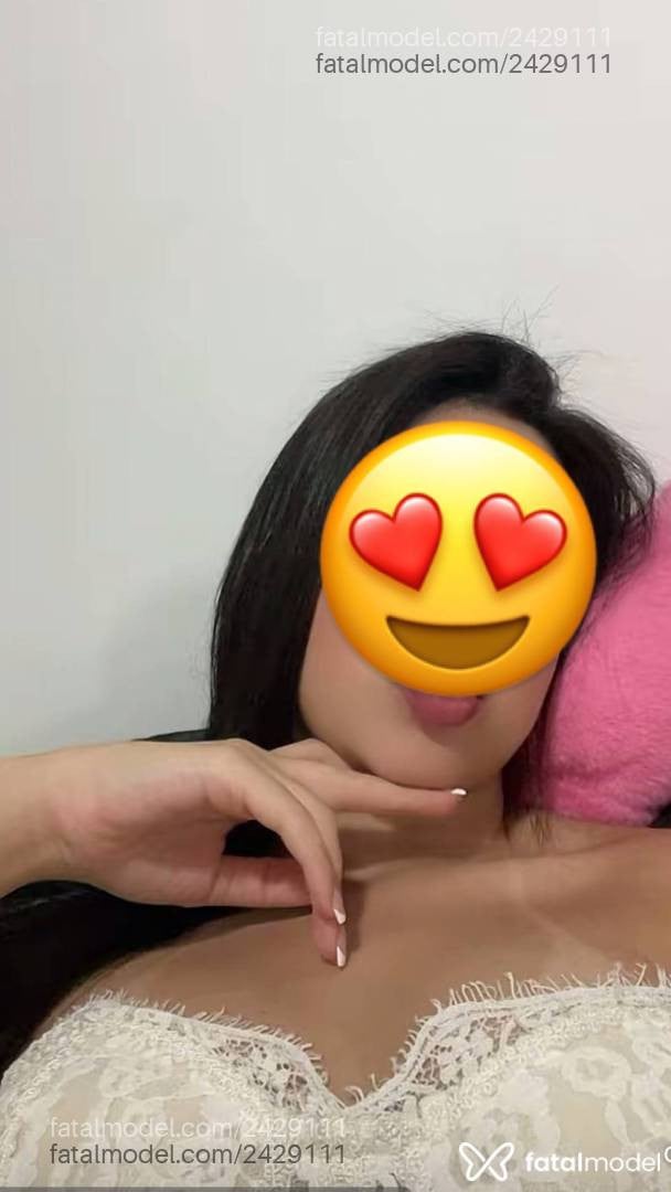 Acompanhante mulher morena (o) de olhos pretos - Beatriz