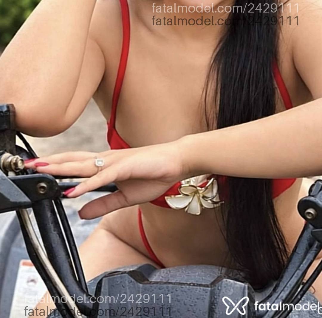 Acompanhante mulher morena (o) de olhos pretos - Beatriz