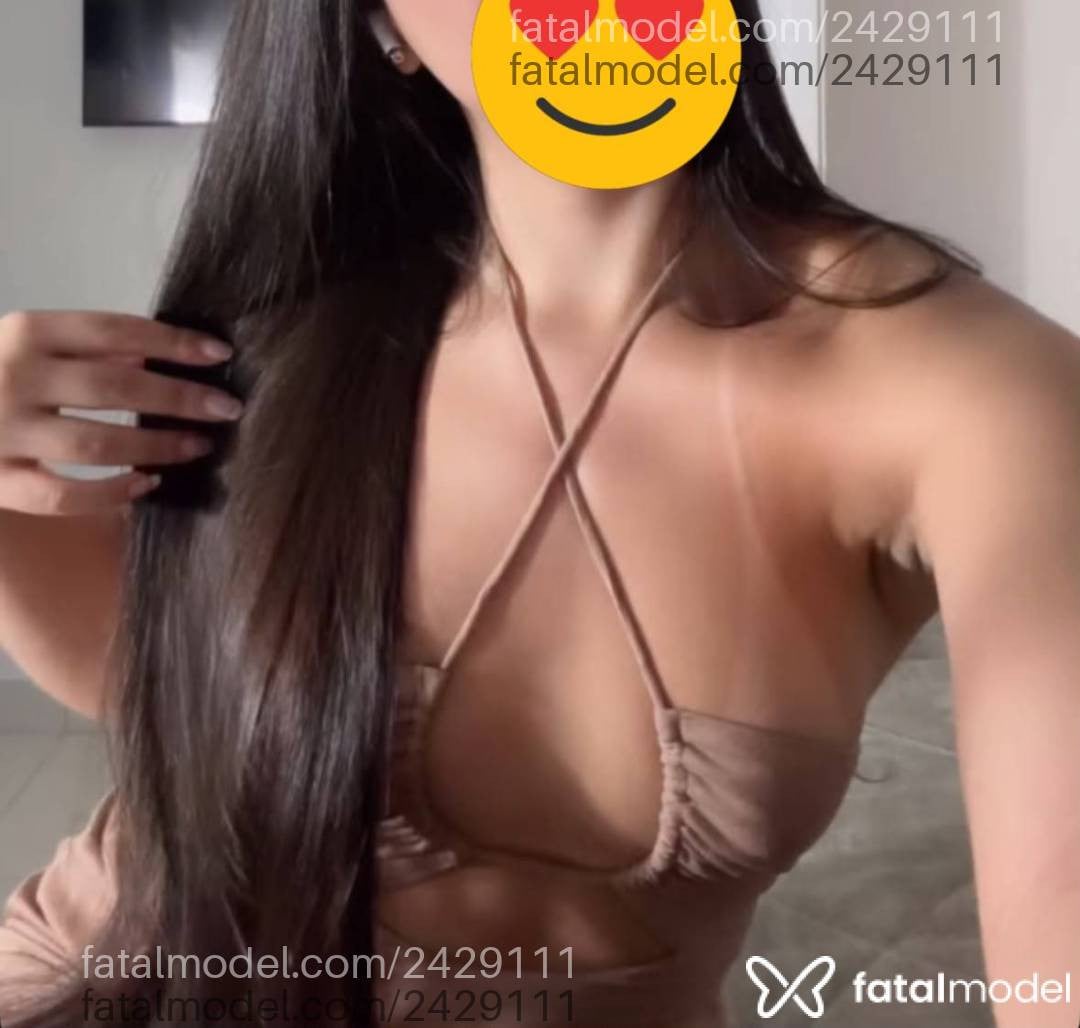 Acompanhante mulher morena (o) de olhos pretos - Beatriz