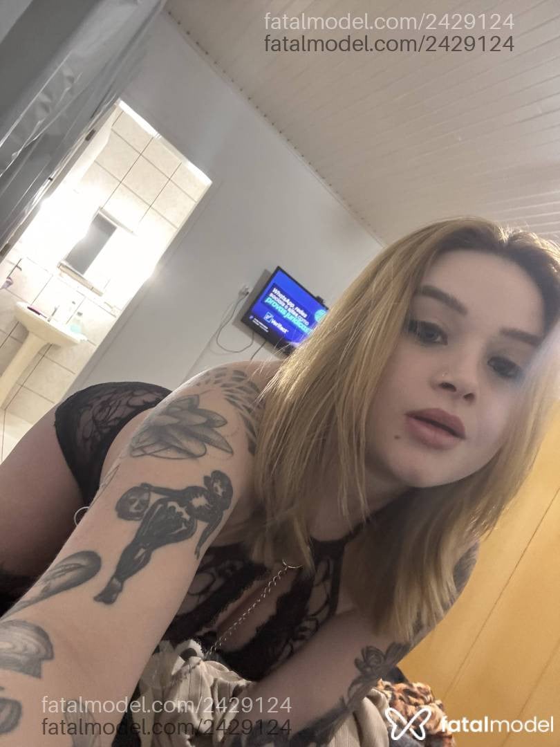 Acompanhante mulher ruiva (o) de olhos azuis - Jhade