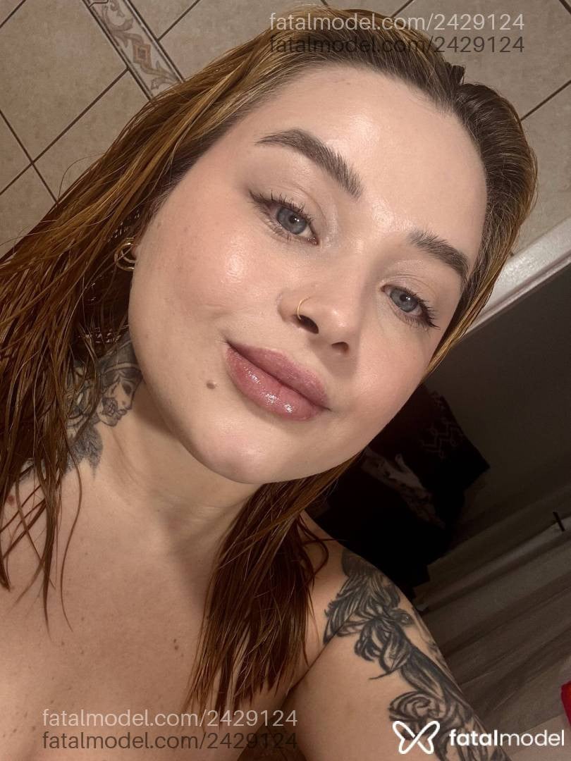Acompanhante mulher ruiva (o) de olhos azuis - Jhade