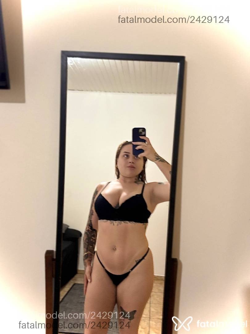 Acompanhante mulher ruiva (o) de olhos azuis - Jhade