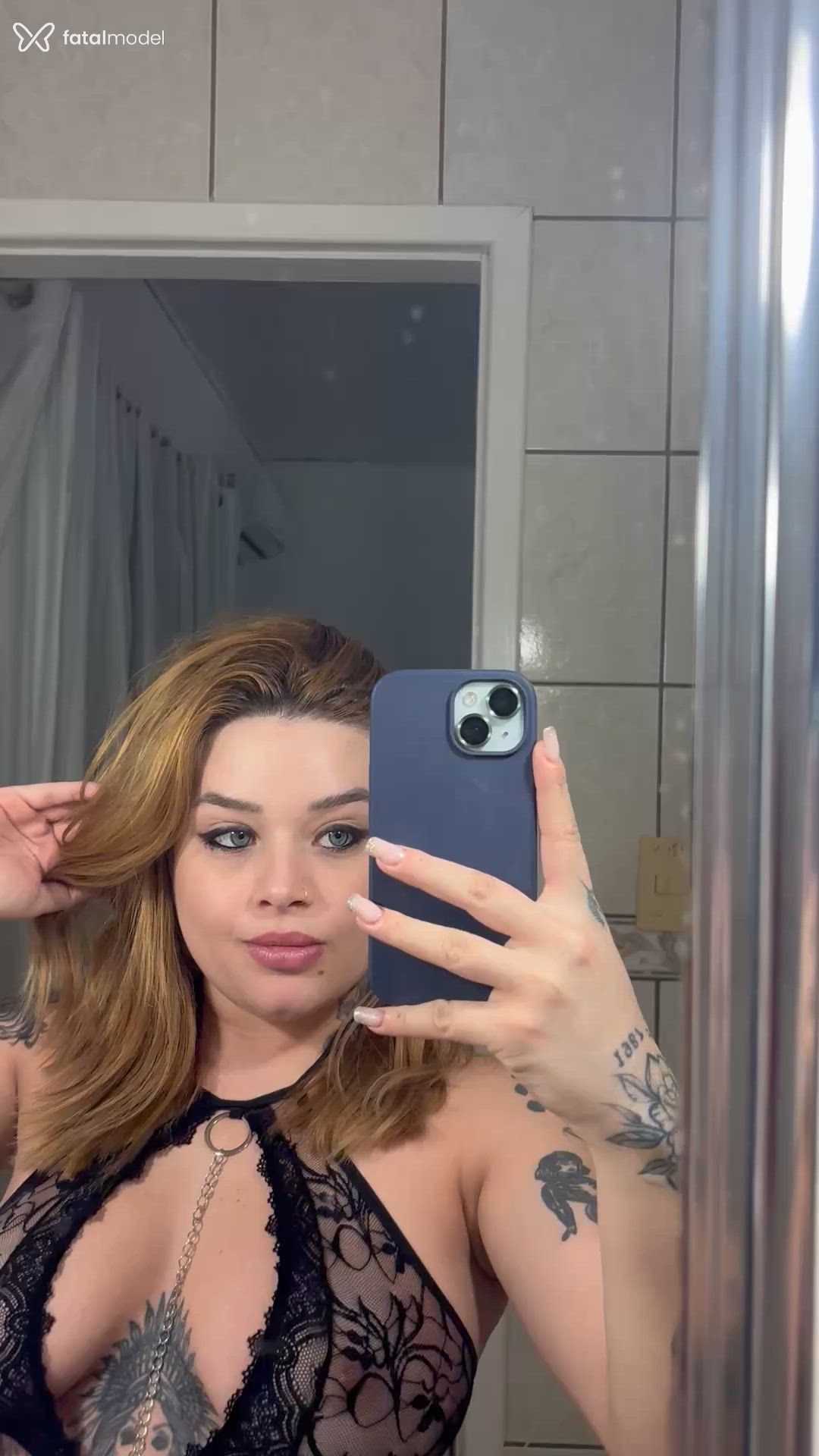 Acompanhante mulher ruiva (o) de olhos azuis - Jhade