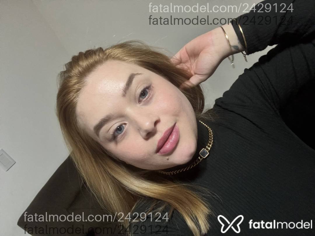 Acompanhante mulher ruiva (o) de olhos azuis - Jhade
