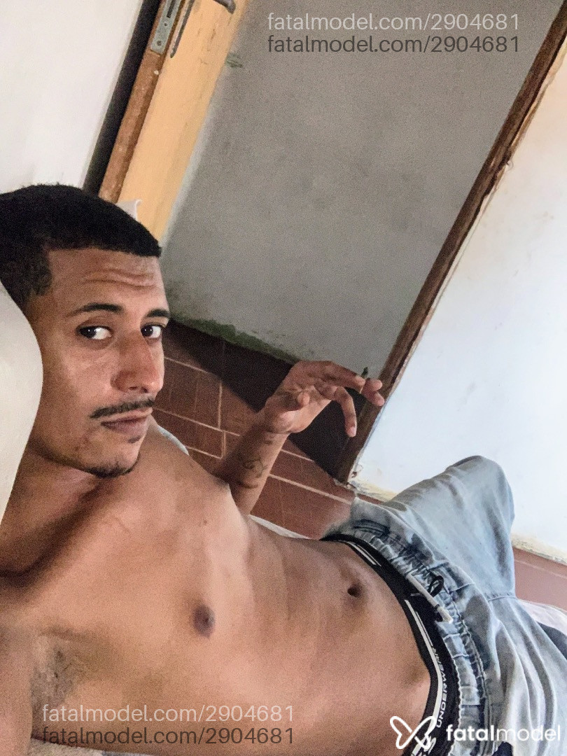 Acompanhante homem com cabelo castanho de olhos castanhos em Virtual Acompanhante homem com cabelo castanho de olhos castanhos em Virtual - Robert