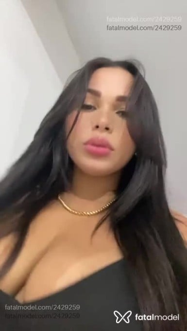 Acompanhante mulher morena (o) de olhos mel - Beatriz Medeiros Acompanhante mulher morena (o) de olhos mel - Beatriz Medeiros