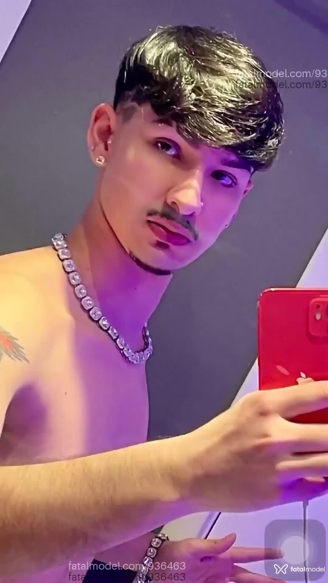 Acompanhante homem morena (o) de olhos castanhos em Parobé Acompanhante homem morena (o) de olhos castanhos em Parobé - Matheus Rampolli