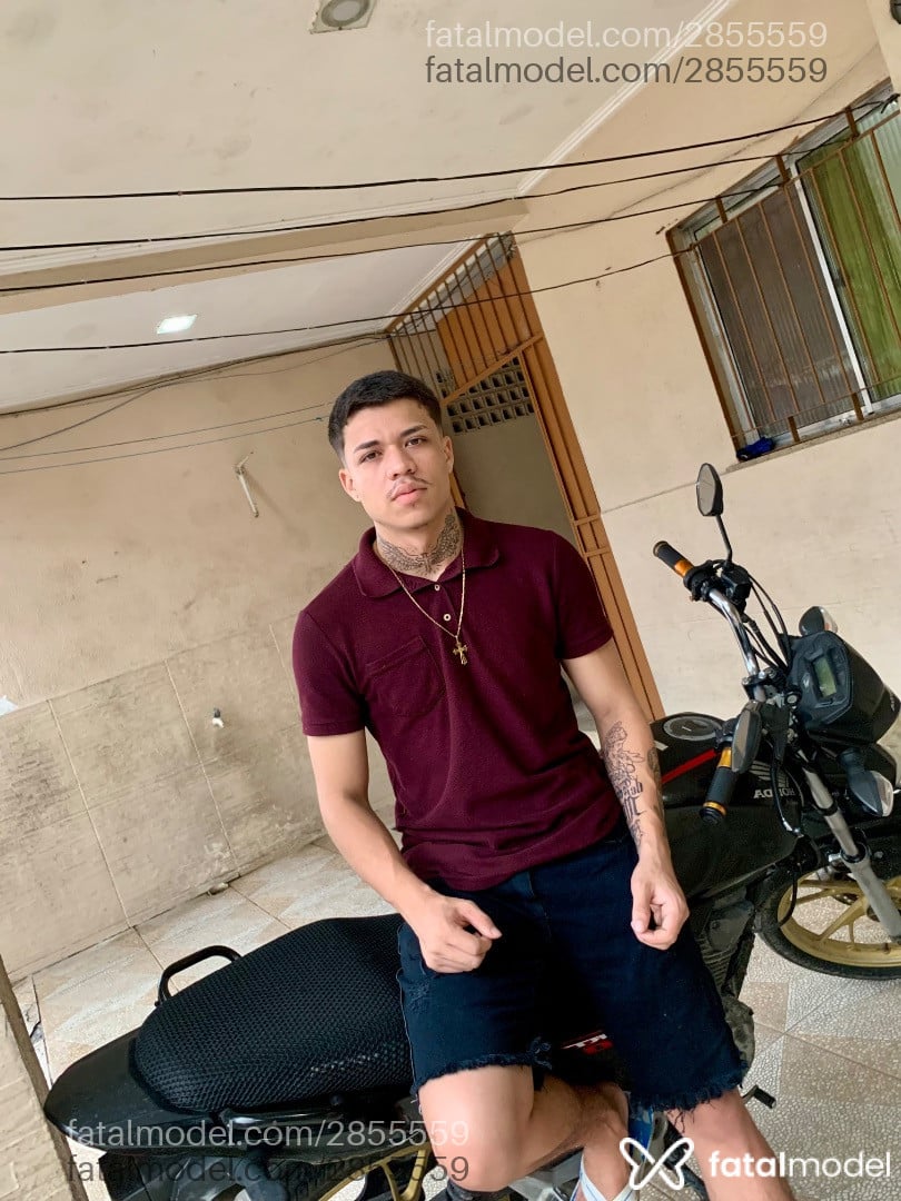 Acompanhante homem com cabelo castanho de olhos castanhos em Balneário Camboriú - Fábio