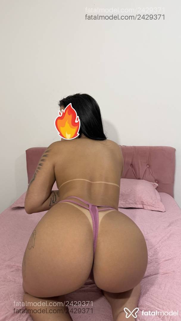 Acompanhante mulher morena (o) de olhos castanhos - íris Buarque