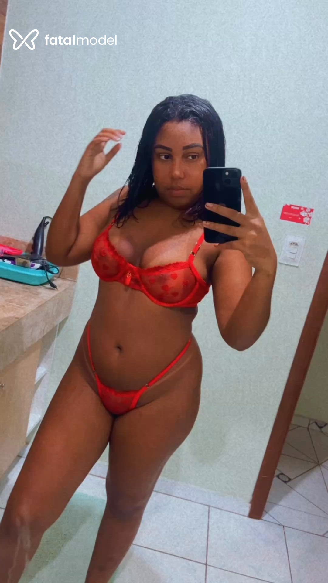 Acompanhante mulher morena (o) de olhos pretos - Camila