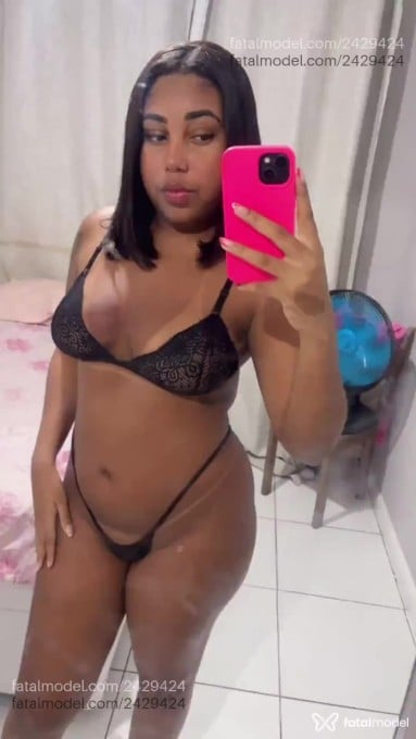 Acompanhante mulher morena (o) de olhos pretos em Camaçari - Camila