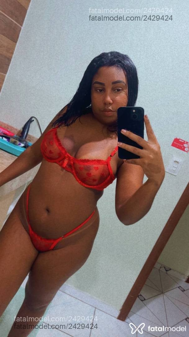 Acompanhante mulher morena (o) de olhos pretos - Camila