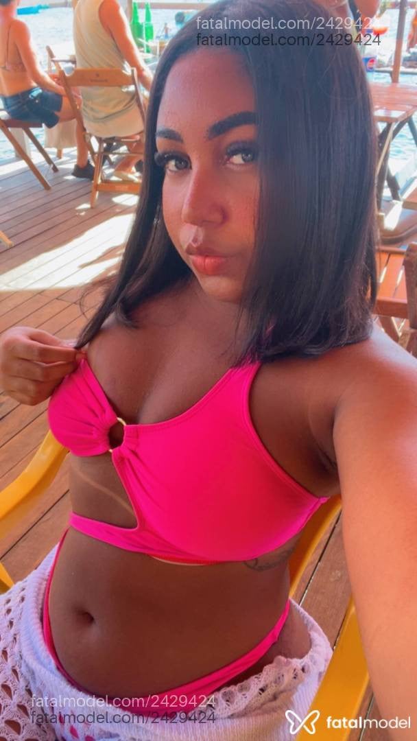 Acompanhante mulher morena (o) de olhos pretos em Camaçari - Camila