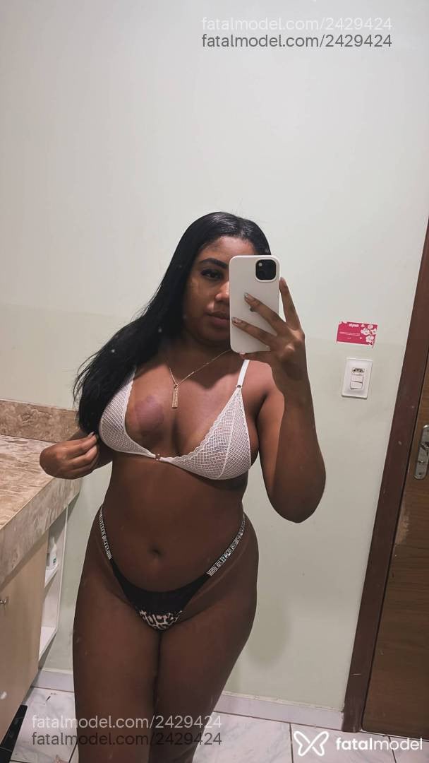 Acompanhante mulher morena (o) de olhos pretos - Camila
