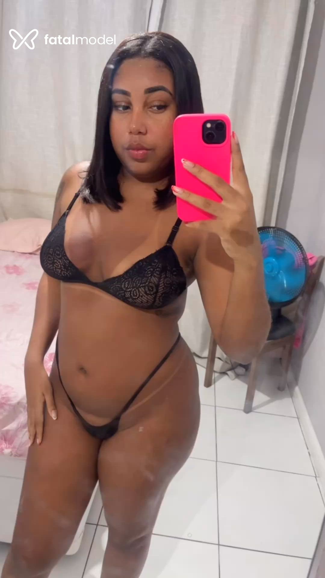 Acompanhante mulher morena (o) de olhos pretos - Camila