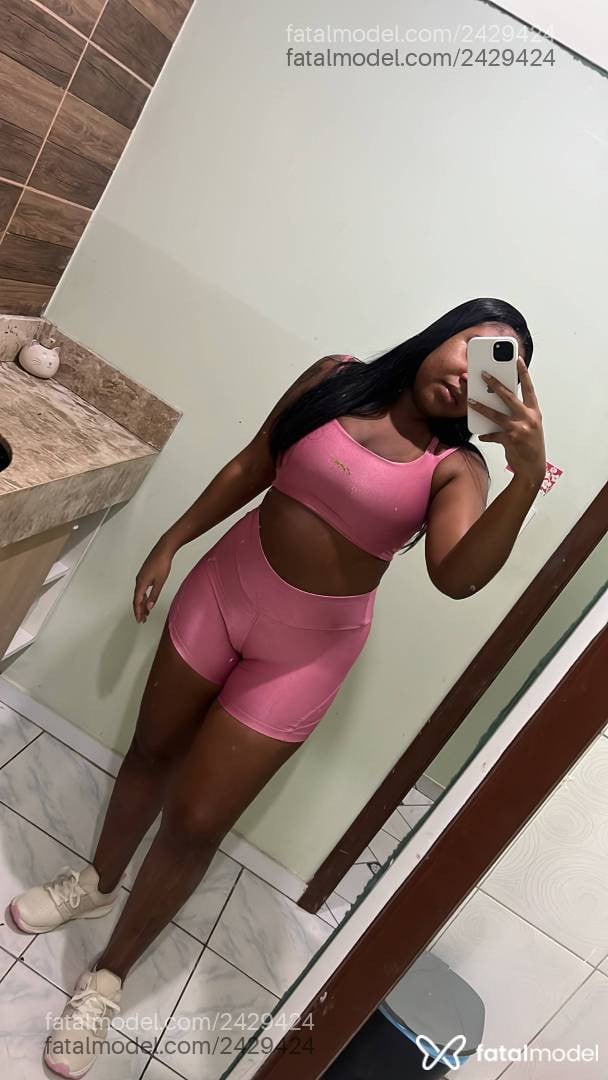 Acompanhante mulher morena (o) de olhos pretos - Camila