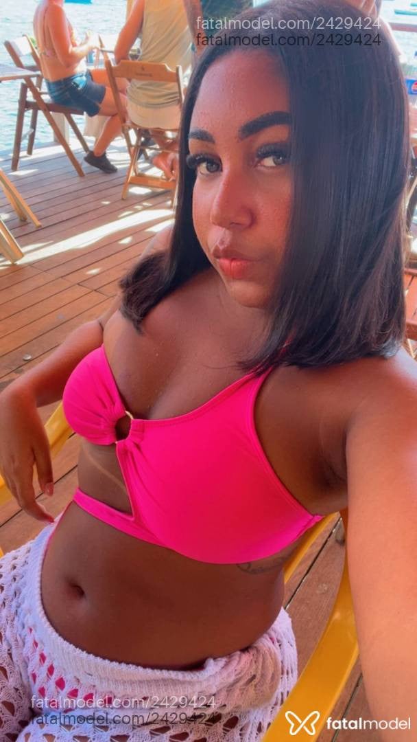 Acompanhante mulher morena (o) de olhos pretos em Camaçari - Camila