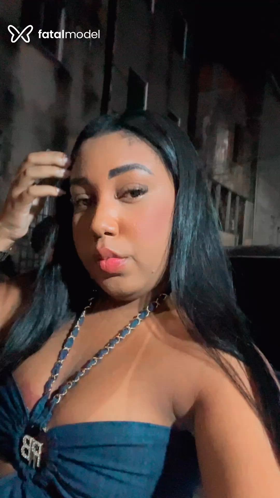Acompanhante mulher morena (o) de olhos pretos - Camila