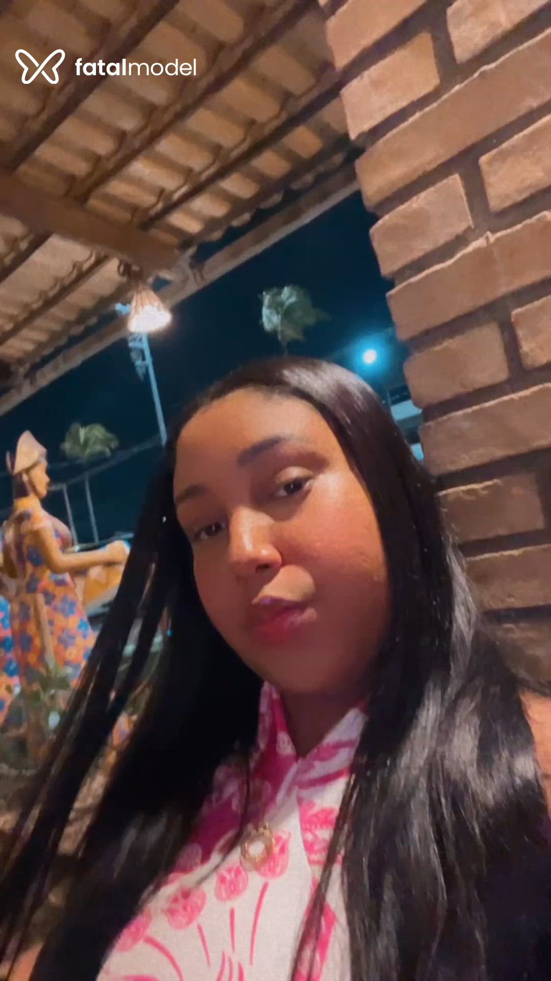 Acompanhante mulher morena (o) de olhos pretos - Camila