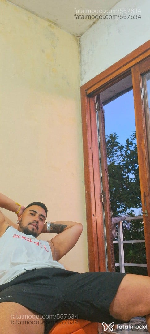 Acompanhante homem com cabelo castanho de olhos castanhos em Joinville Acompanhante homem com cabelo castanho de olhos castanhos em Joinville - HOMEM TRANS