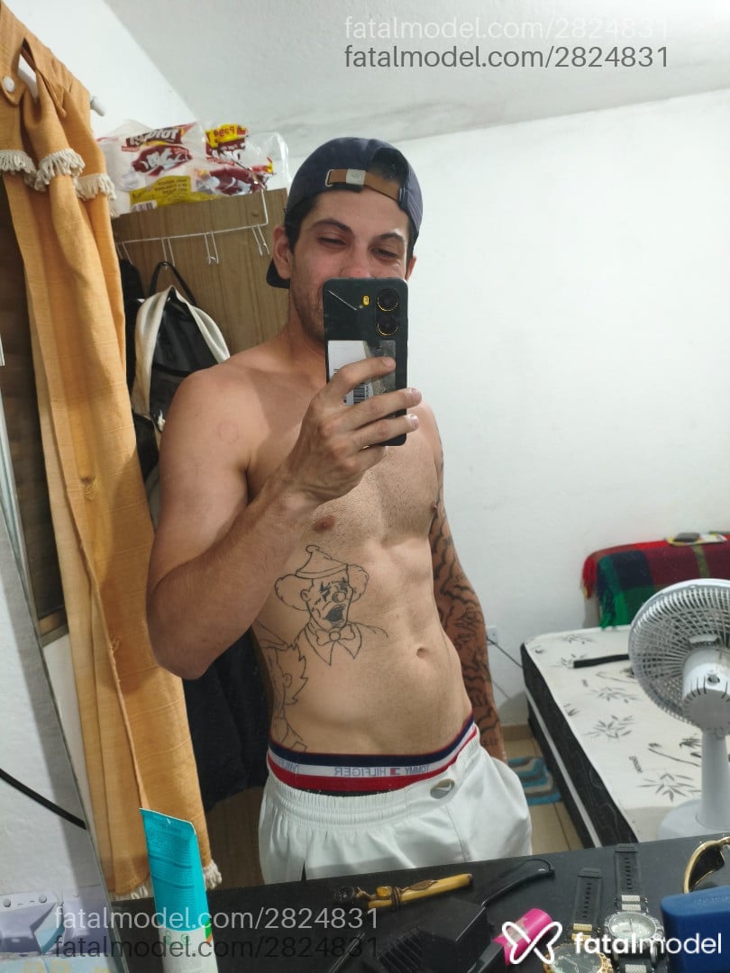 Acompanhante homem com cabelo castanho de olhos castanhos em Virtual - Junior Soares