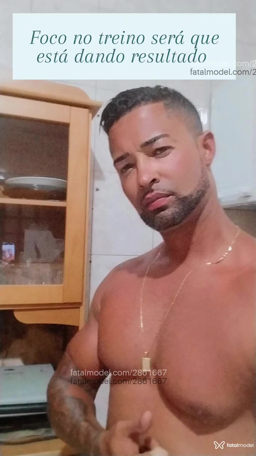 Acompanhante homem sem cabelo de olhos verdes em Bertioga Acompanhante homem sem cabelo de olhos verdes em Bertioga - Bloqueado