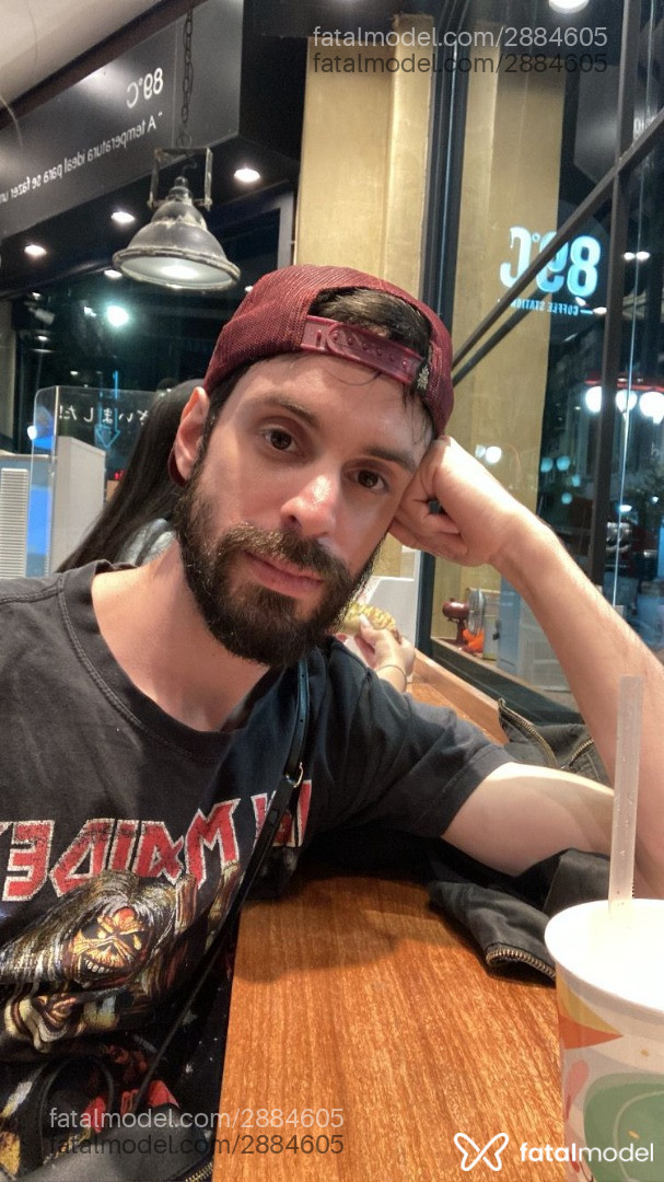 Acompanhante homem com cabelo castanho de olhos castanhos em São Paulo Acompanhante homem com cabelo castanho de olhos castanhos em São Paulo - Enrico