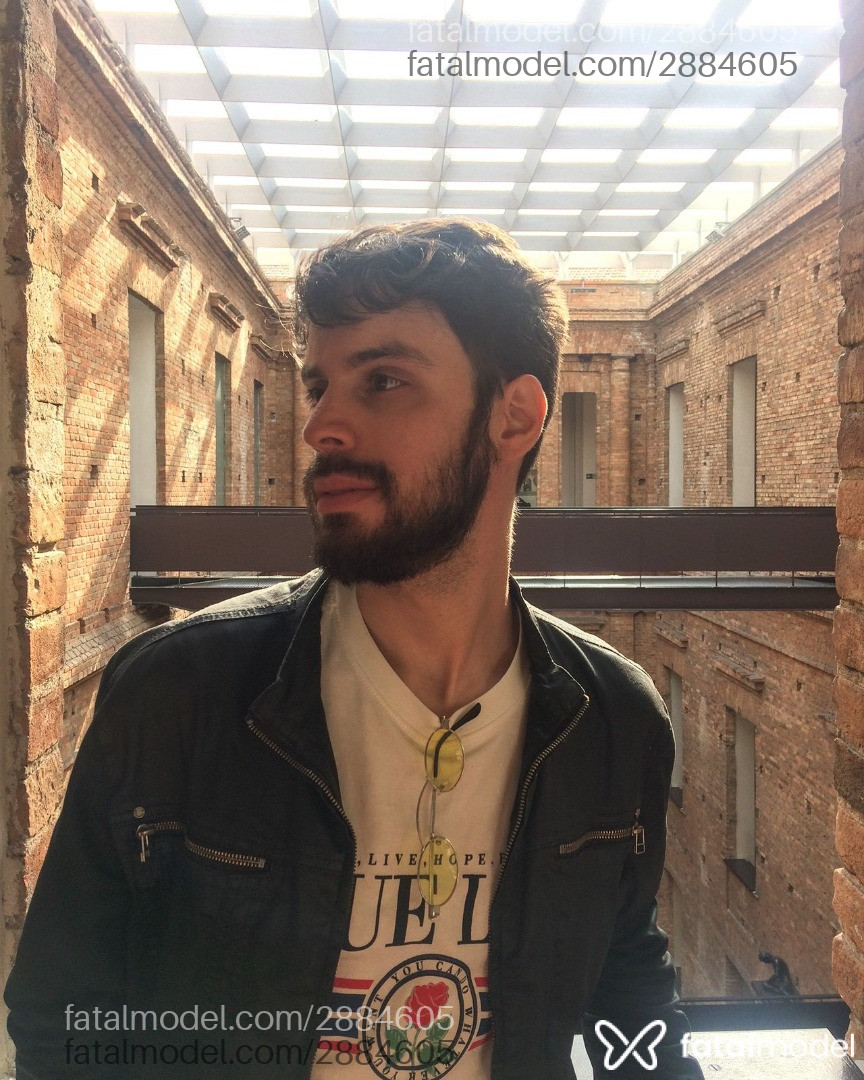 Acompanhante homem com cabelo castanho de olhos castanhos em São Paulo Acompanhante homem com cabelo castanho de olhos castanhos em São Paulo - Enrico