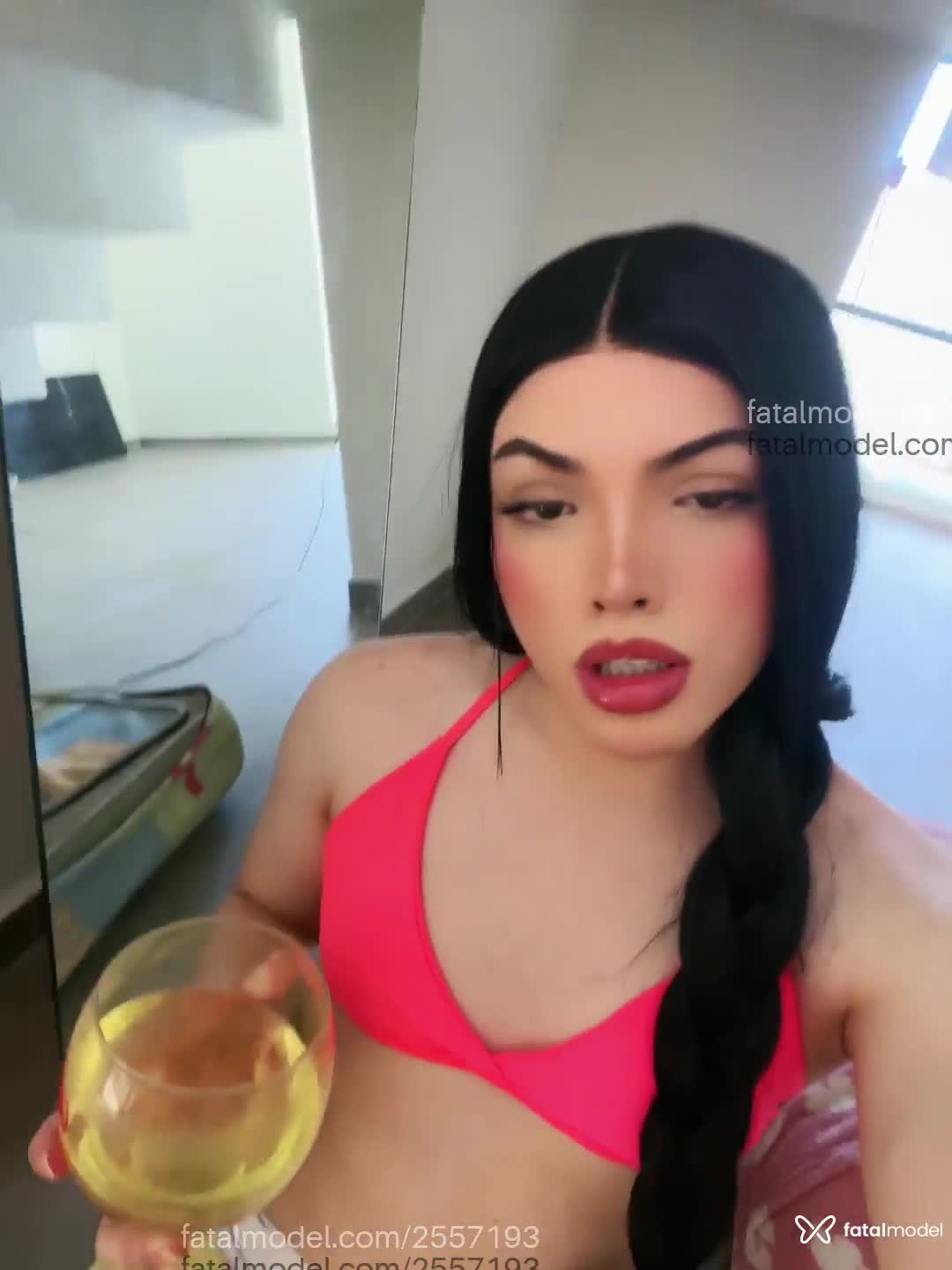 Acompanhante mulher trans com cabelo castanho de olhos castanhos em Curitiba - Jade