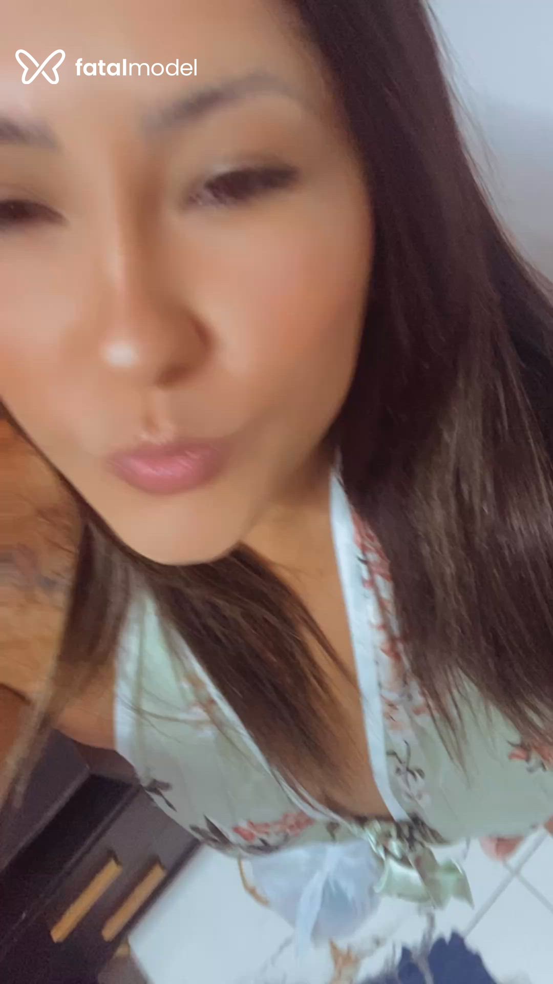 Acompanhante mulher com cabelo castanho de olhos pretos em Mineiros Acompanhante mulher com cabelo castanho de olhos pretos em Mineiros - Camila