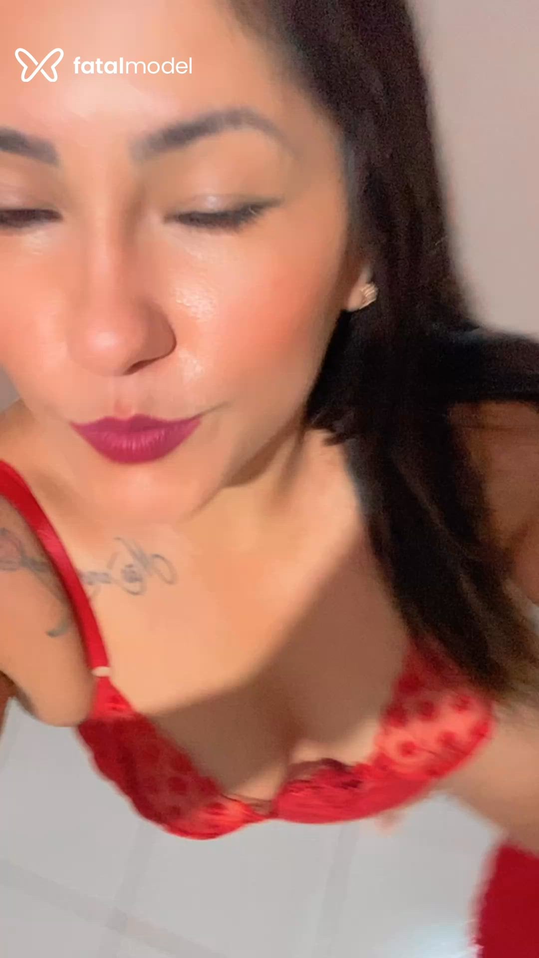 Acompanhante mulher com cabelo castanho de olhos pretos em Mineiros Acompanhante mulher com cabelo castanho de olhos pretos em Mineiros - Camila