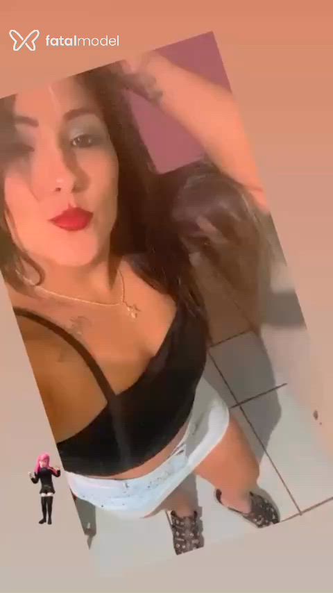 Acompanhante mulher com cabelo castanho de olhos pretos em Mineiros Acompanhante mulher com cabelo castanho de olhos pretos em Mineiros - Camila