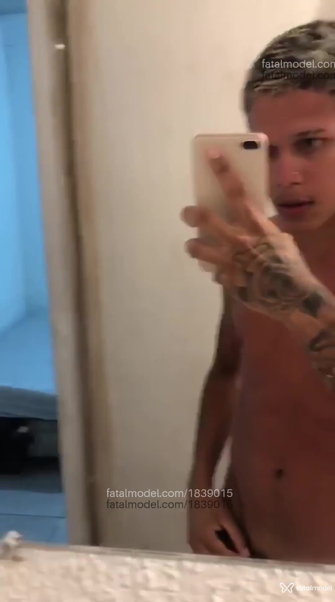 Acompanhante homem morena (o) de olhos pretos - Novinturco