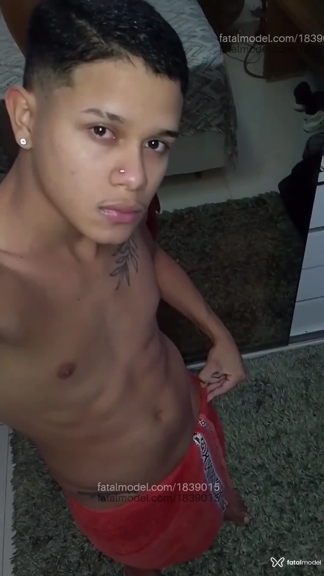 Acompanhante homem morena (o) de olhos pretos - Novinturco